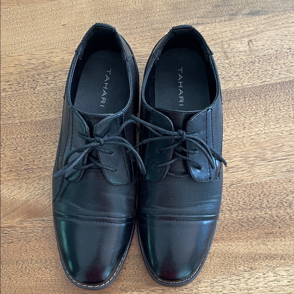 Tahari Men's Classic Black Oxfords